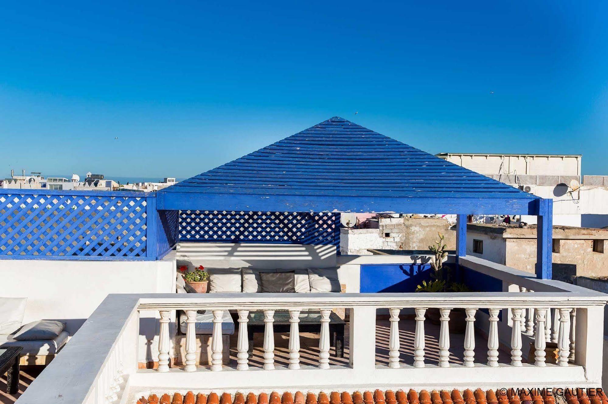 Hotel Emeraude Szavíra Kültér fotó